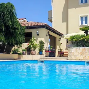 3* Aparthotel Lekavski